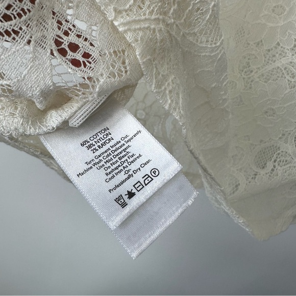 Eddie Bauer Cream Lace Sleeveless Blouse - Picture 7 of 9